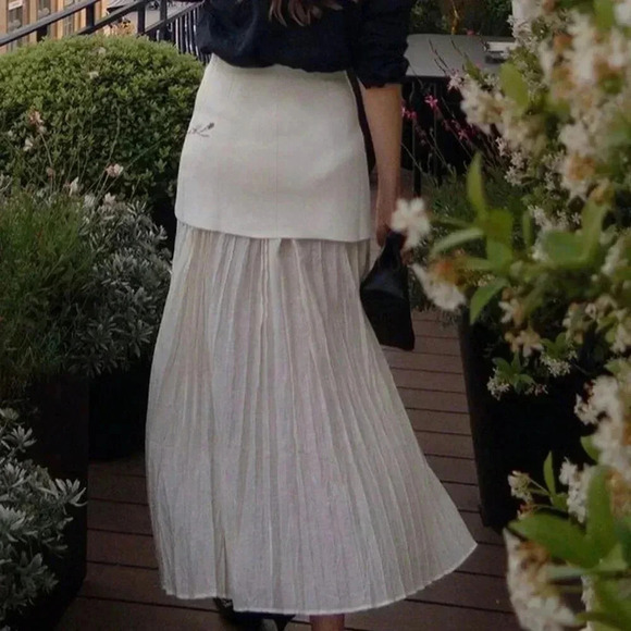 White Elegant Women's Contrast Color Pleated Skirt - Picture 3 of 3